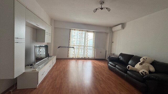 Nerva Traian, Scoala 81, 2 camere spatioase