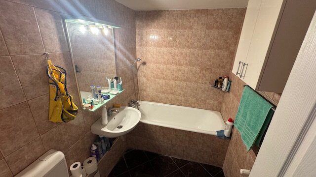 Nerva Traian, Scoala 81, 2 camere spatioase